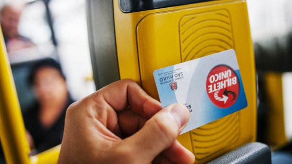 bilhete-unico-utilizado-para-pagamento-das-passagens-do-transporte-pu1