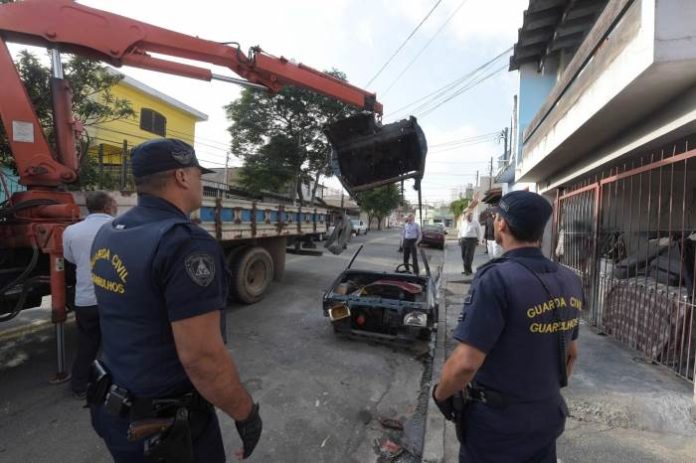 Operação carro abandonado_Foto Fábio Nunes Teixeira 00