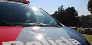 PM prende três pessoas acusadas de roubar veículo no Presidente Dutra