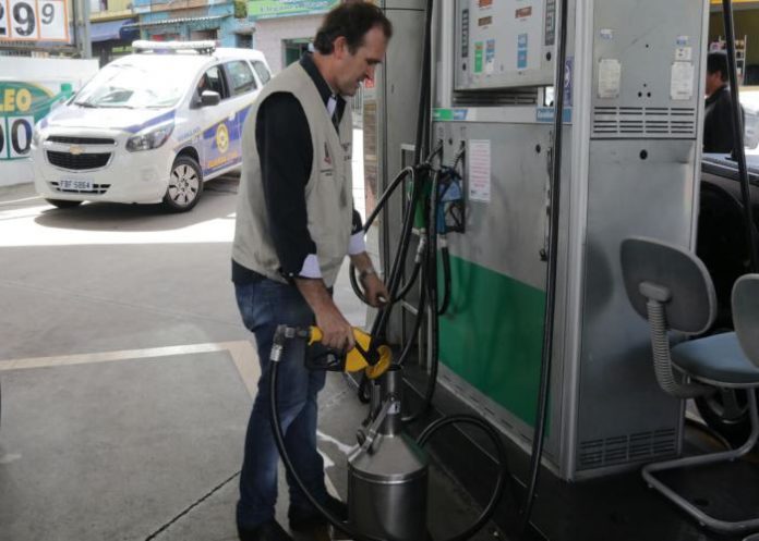 fiscalização-posto-de-gasolina-06