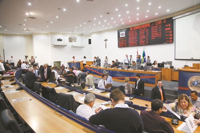 PLs aprovados pelos vereadores seguem para a sanção ou veto do prefeito Guti