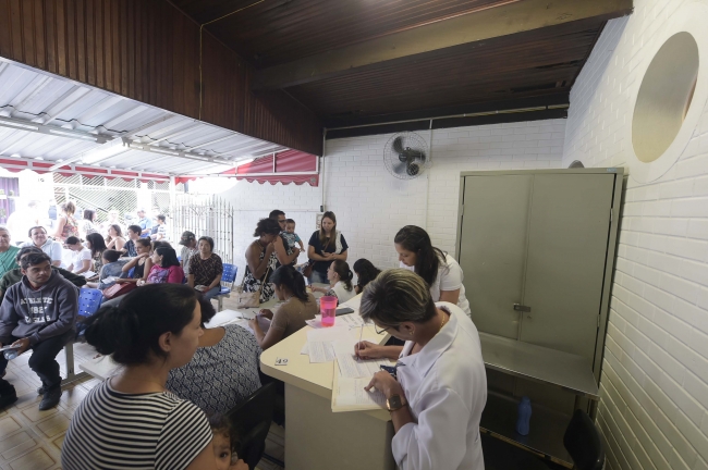 Vacinação Febre Amarela dia UBs Paraventi_Foto Fábio Nunes Teixeira 012