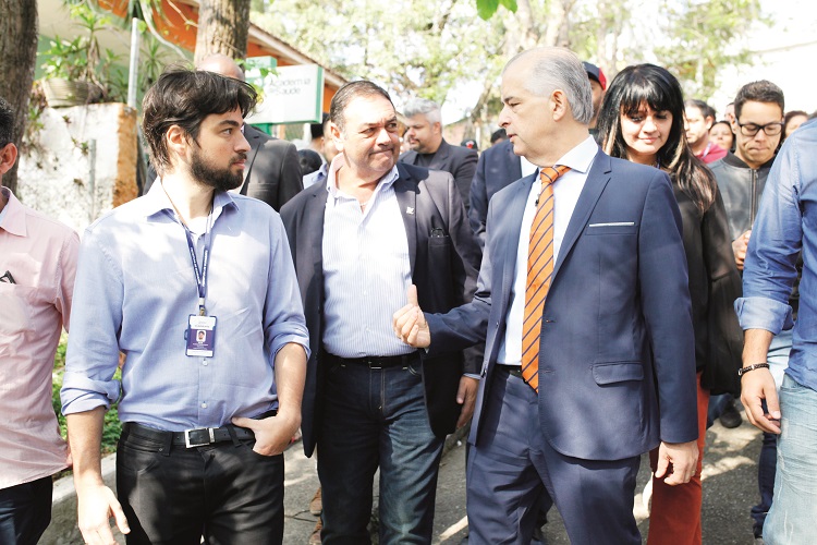 Governador de SP acompanha processo de vacinação contra meningite na UBS Cabuçu