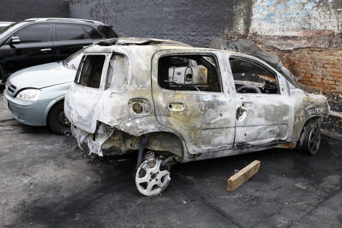 IPS_Carro incendiado (1)