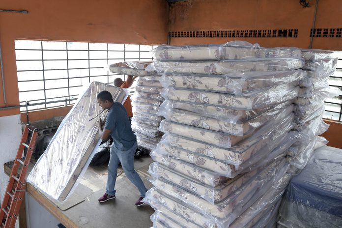 Compras de Colçhões Defesa Civil 018_foto Fábio Nunes Teixeira