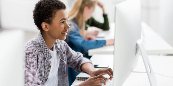 Divulgação _estagiario (1)