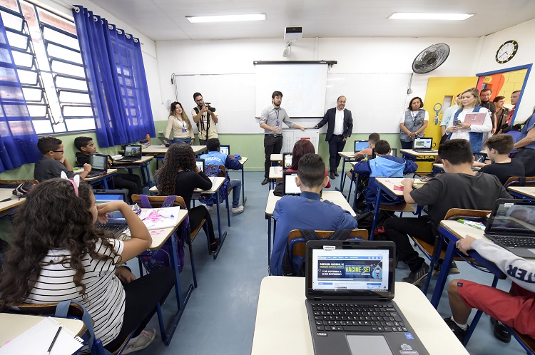 Entrega laboratório movel_Foto Márcio Lino 24