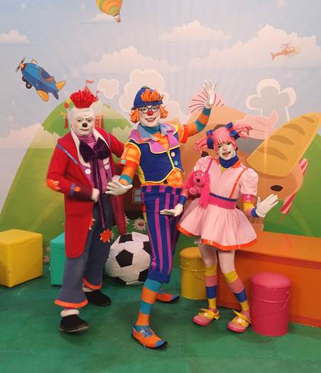 Pakaraka Pakaraka - Ooooooooiii meus amigos! Sou o Pepeu. Minha turminha está  reunida neste momento para preparar uma grande novidade que vai unir  crianças do Brasil inteiro em nossa cidade para curtir o