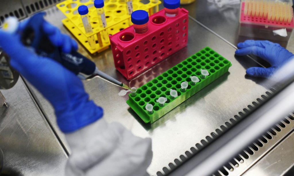 SP tem 12 mil exames para covid-19 em análise, mas processa 3 mil por dia