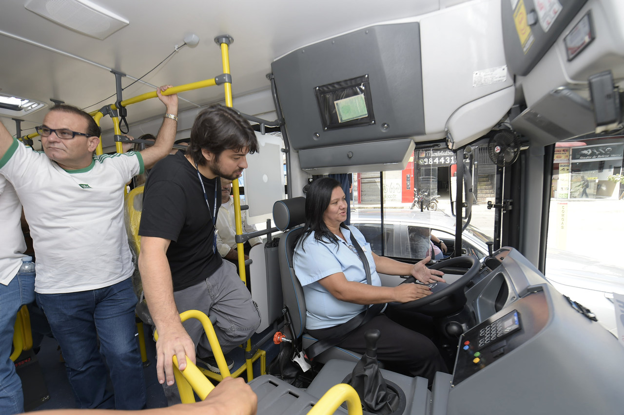 Entrega de Onibus_Fabio_Nunes_Teixeira 065_Easy-Resize.com