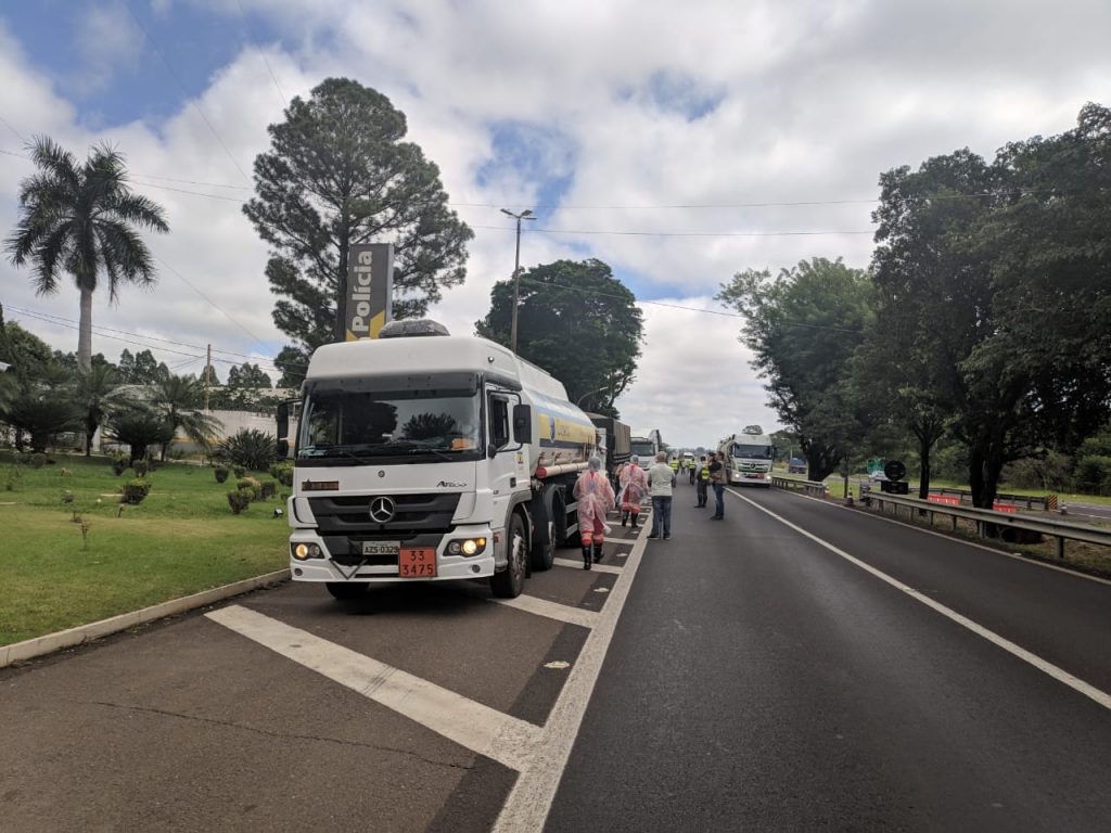 SP anuncia a distribuição de 140 mil kits de alimentação para caminhoneiros