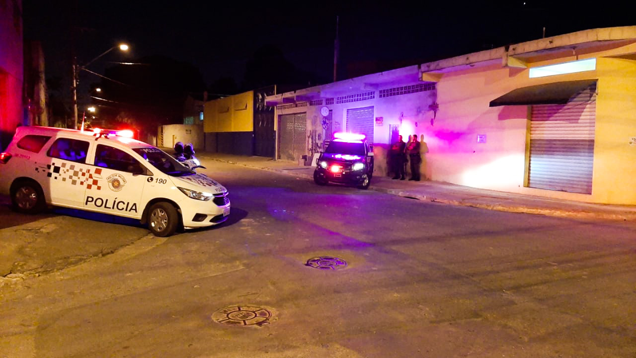 operação domingo à noite