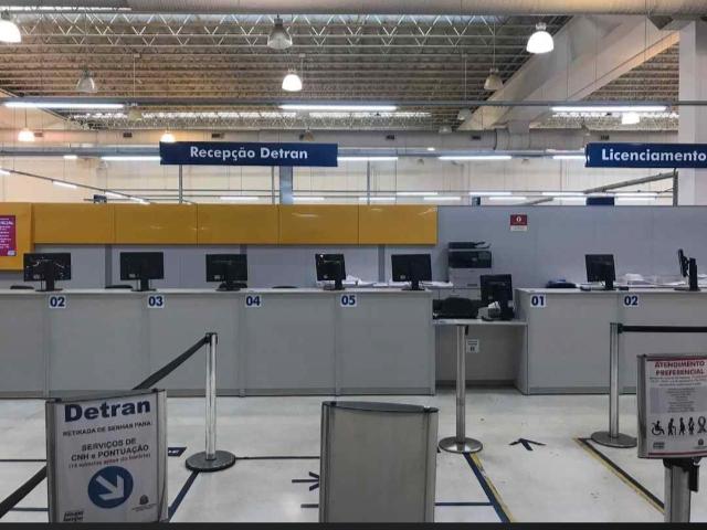 20190611-detran-parado-poupatempo-guarulhos