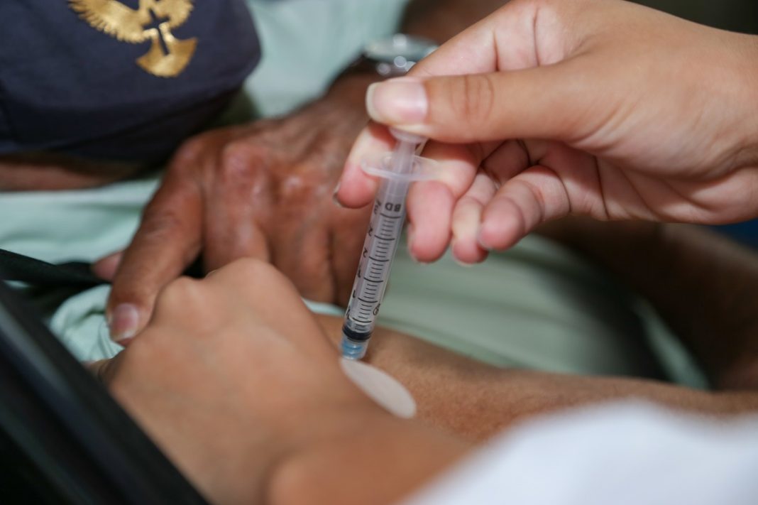 Educação SP anuncia cadastro para iniciar vacinação contra ...