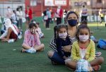 Mães em favelas têm pouco tempo para cuidar de crianças na pandemia