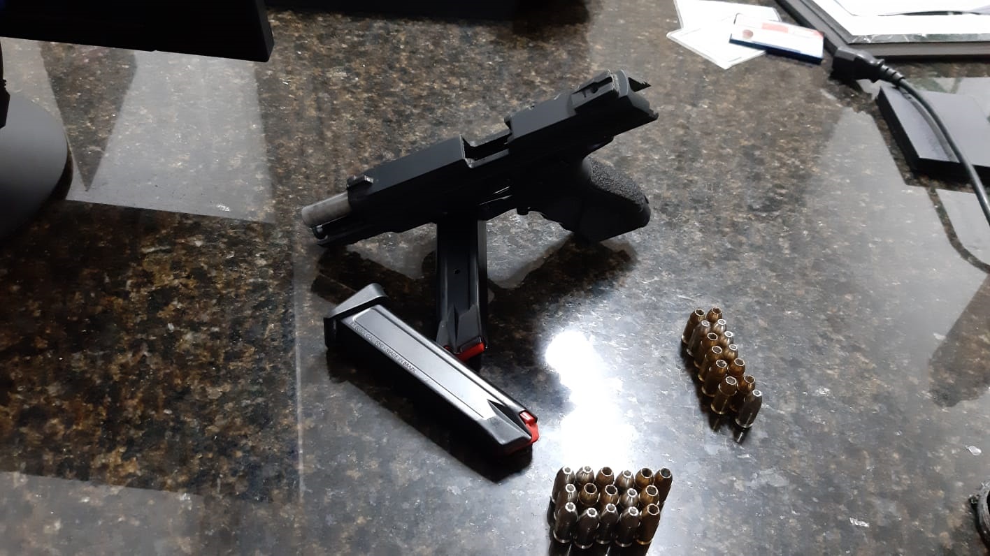 Homem que provocava clientes em bar do Macedo é detido por porte ilegal de arma