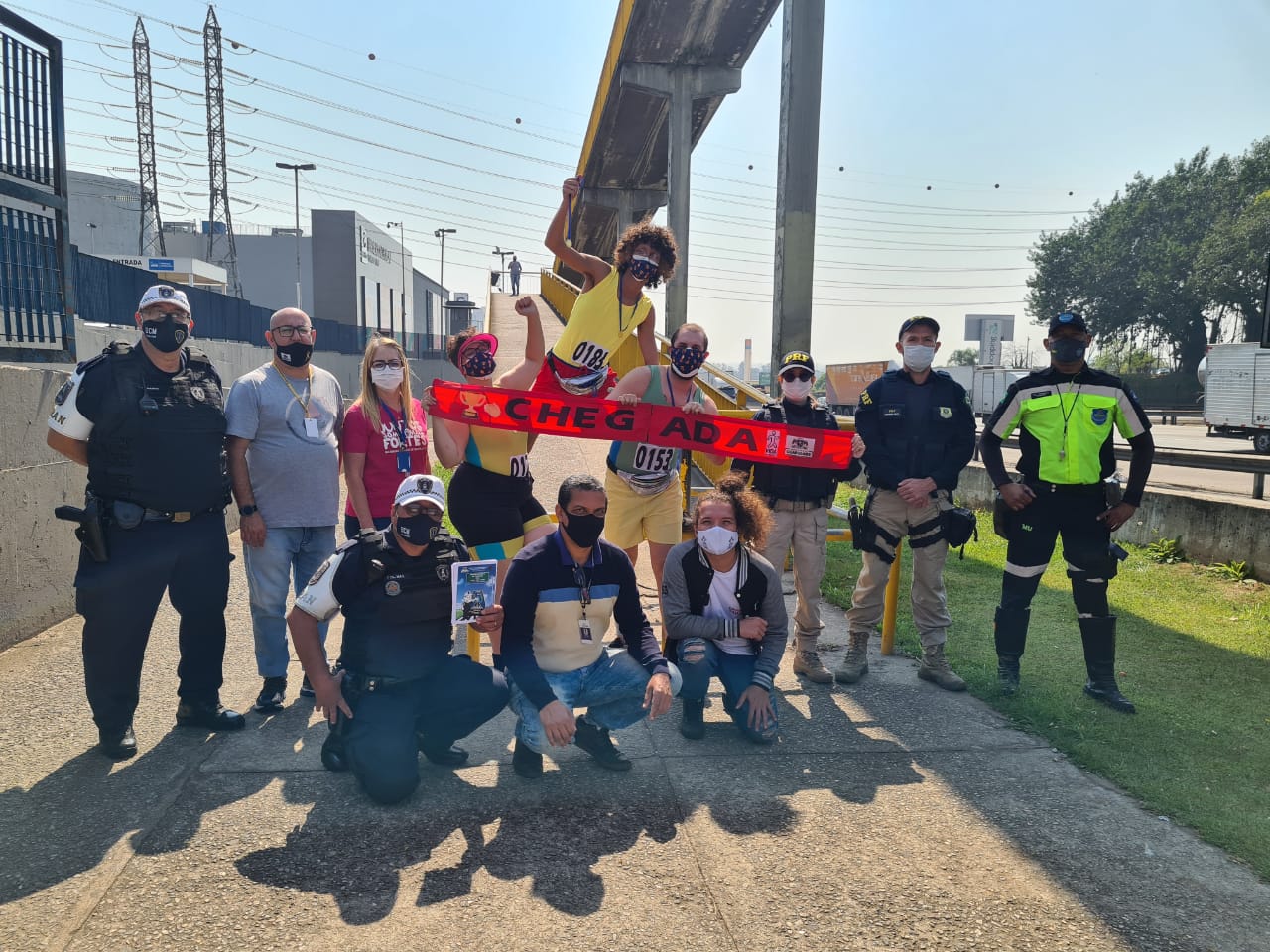 Guarulhos promove ação em passarela para alertar sobre travessia segura (4)