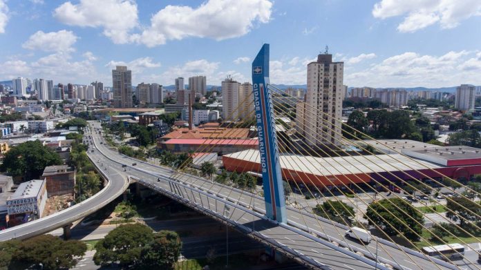 Viaduto-Cidade-de-Guarulhos_Foto_Diego-Secco_Drone-5-696x391