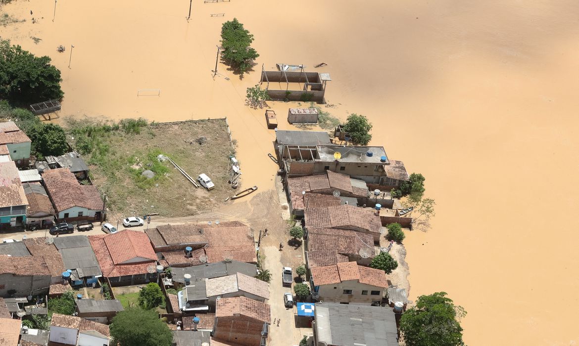2021-12-13t115259z_236759706_rc20dr9c8m9i_rtrmadp_3_brazil-floods