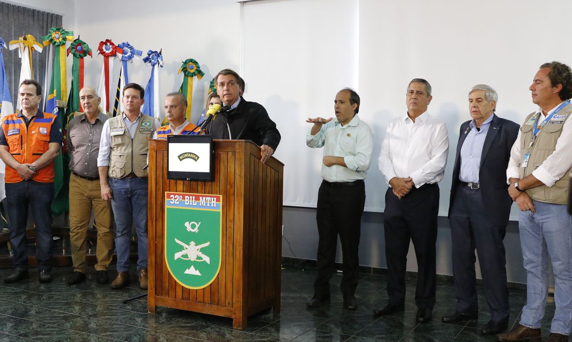 jair_bolsonaro_chuva_em_petropolis_ffraz_abr_20220218_0220