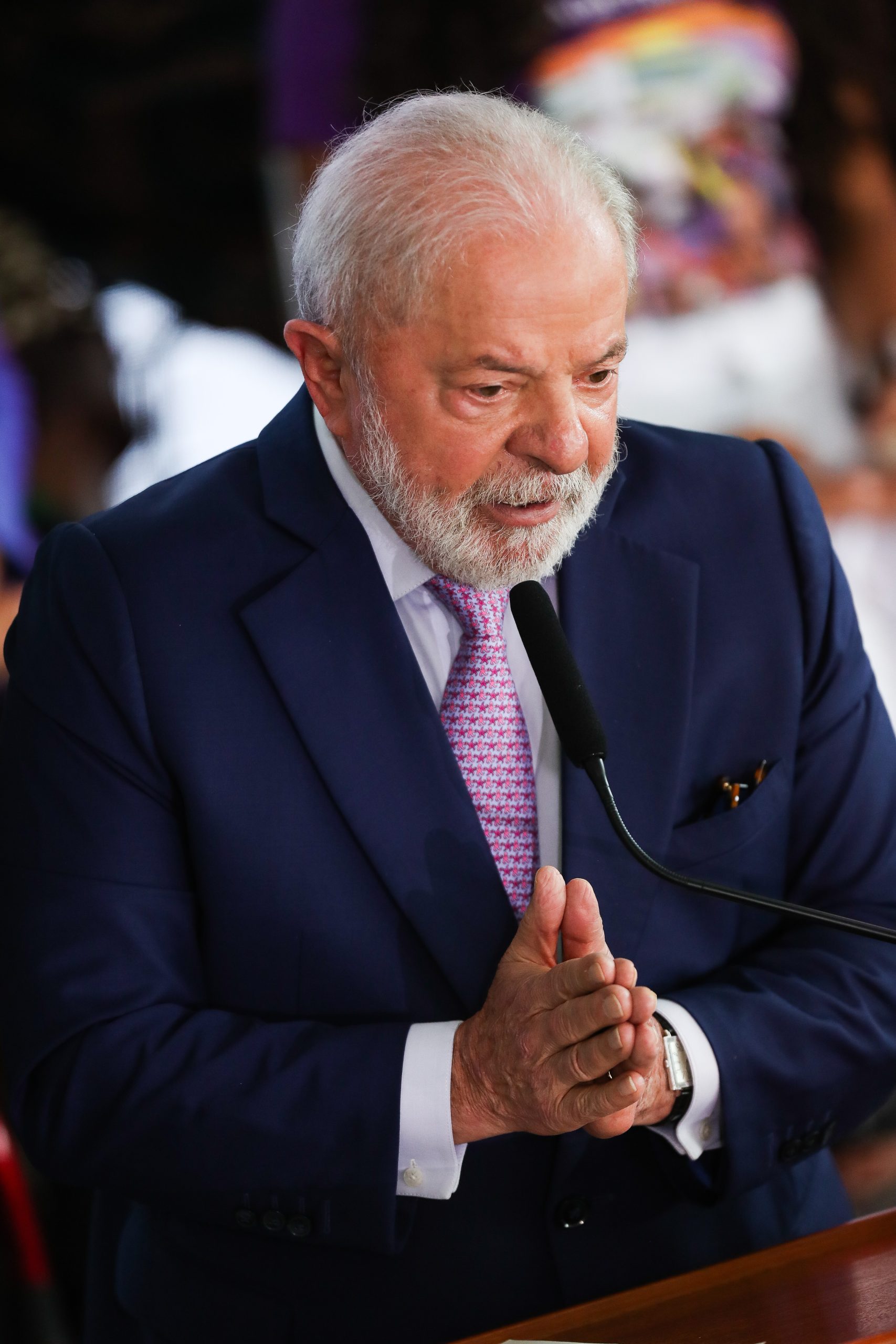 'Se dependesse do governo, desigualdade de gênero acabaria com decreto', diz Lula