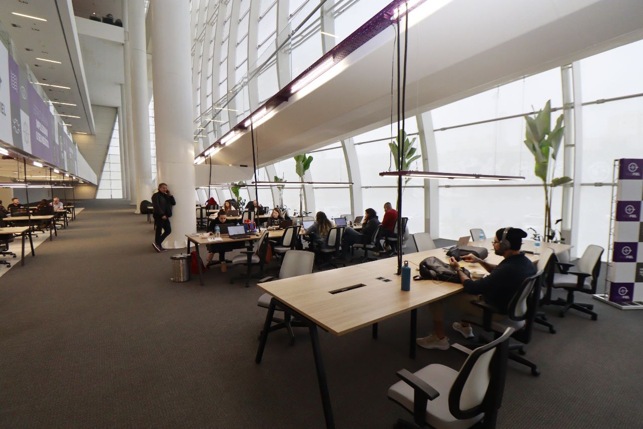 168677167741ccc97e4f1b5de999aa6468ff787d89(1)