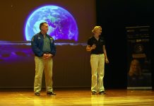 Estudantes de escola no Jardim Ponte Alta recebem visita de astronautas da NASA