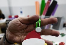 Prefeitura inicia oficinas de enfeites de Natal nas Casas da Mulher