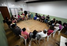 Roda de conversa discute a dinâmica de relacionamentos na Casa da Mulher Pimentas