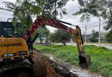 Prefeitura promove desassoreamento de córrego na Cidade Industrial Satélite