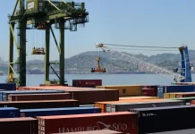 Saldo da balança comercial tem recorde em dezembro mas encolhe em 2025