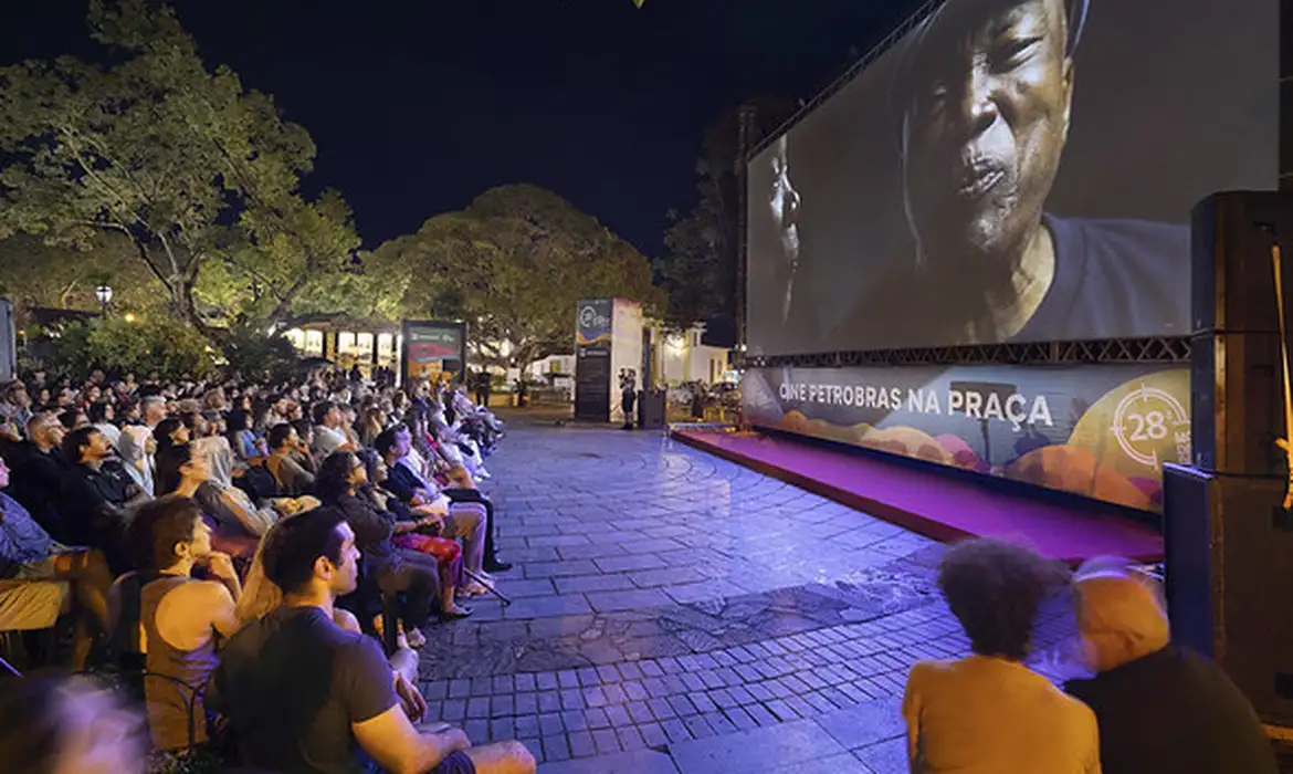 28a_mostra_tiradentes_-_longa_mostra_praca_-_foto_leo_lara