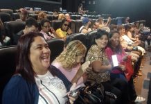 Prefeitura leva pessoas com deficiência para sessão gratuita de cinema no CineSesc