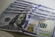 Dólar cai para R$ 5,20 e atinge menor valor em 20 meses