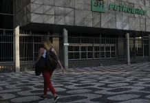 Petrobras confirma vazamento de fluido de perfuração a 175 km do AP