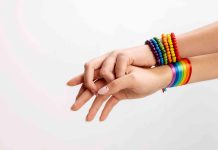 Biblioteca Gracinda dos Anjos oferece oficina gratuita de macramê hippie para confecção de pulseiras