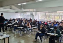 Procon Guarulhos leva palestra sobre Direitos Básicos do Consumidor a jovens aprendizes da Espro
