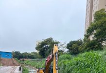 Prefeitura finaliza desassoreamento e roçagem do Córrego Taboão