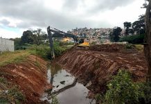 Prefeitura prossegue com desassoreamento do córrego Cabuçu