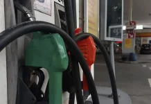 Gasolina com 32% de etanol deve ser R$ 0,03 mais barata, diz ministro