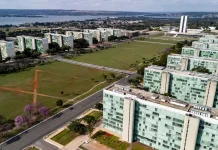 Governo nomeia 500 aprovados no CNU para carreiras transversais
