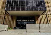 BC aponta desaceleração da inflação, mas mantém alerta sobre riscos