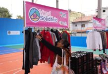 Varal Solidário entrega 1.600 peças de roupas na Vila Carmela