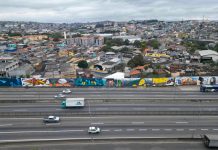 Via Dutra vira galeria a céu aberto com obras de artistas guarulhenses