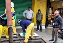 Prefeitura desobstrui bocas de lobo em vias de três bairros