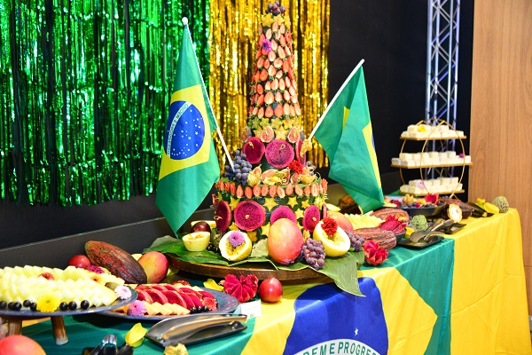 Festival Gastronômico - Mesa de frutas em homenagem ao Brasil - foto Latitude Footografia