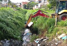 Prefeitura reforça limpeza de travessias de córregos após fortes chuvas