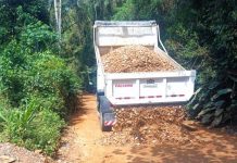 Estrada dos Veigas recebe serviço de conservação da Prefeitura