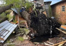 Sobe para quatro o número de mortos em decorrência dos temporais no RS