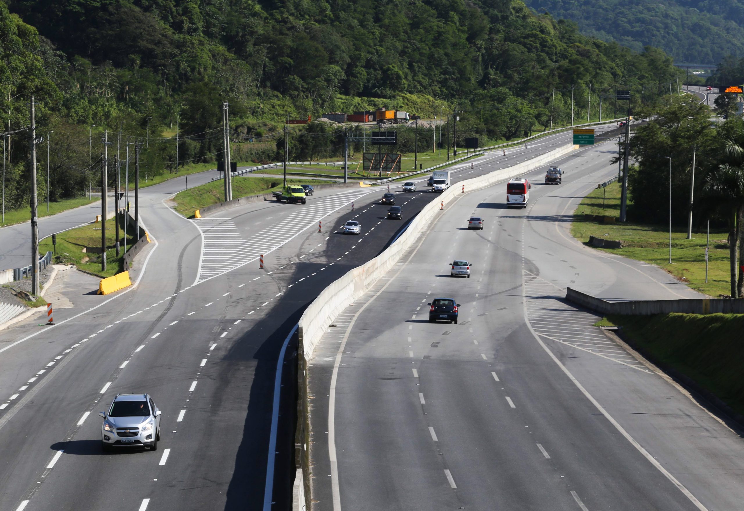 Panorama: Governo de SP amplia obras na Padre Manoel da Nóbrega para melhorar acessos e segurança no litoral